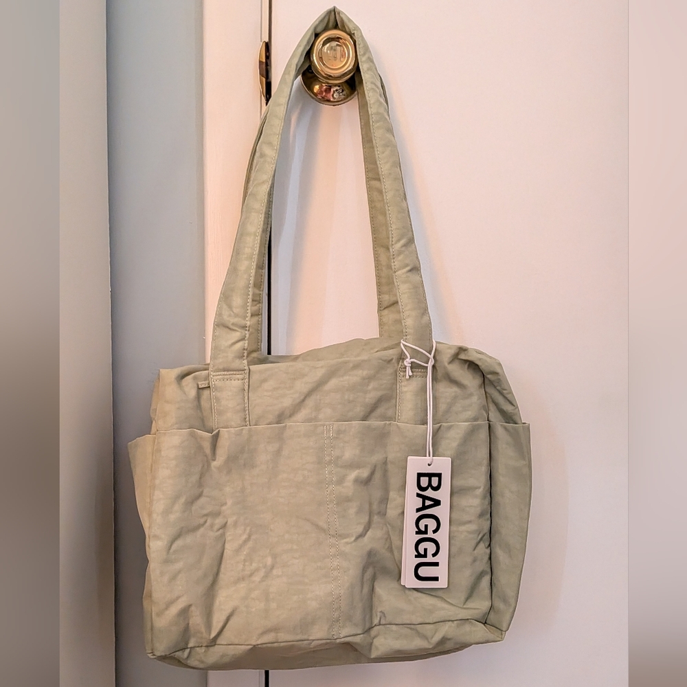 NWT BAGGU Everyday Cloud bag